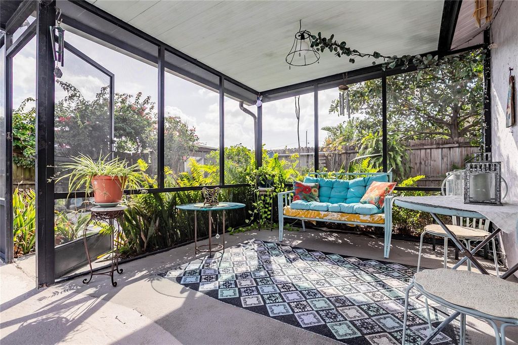 Image 18 of property listing at 1108 65TH AVENUE W, Bradenton, FL 34207