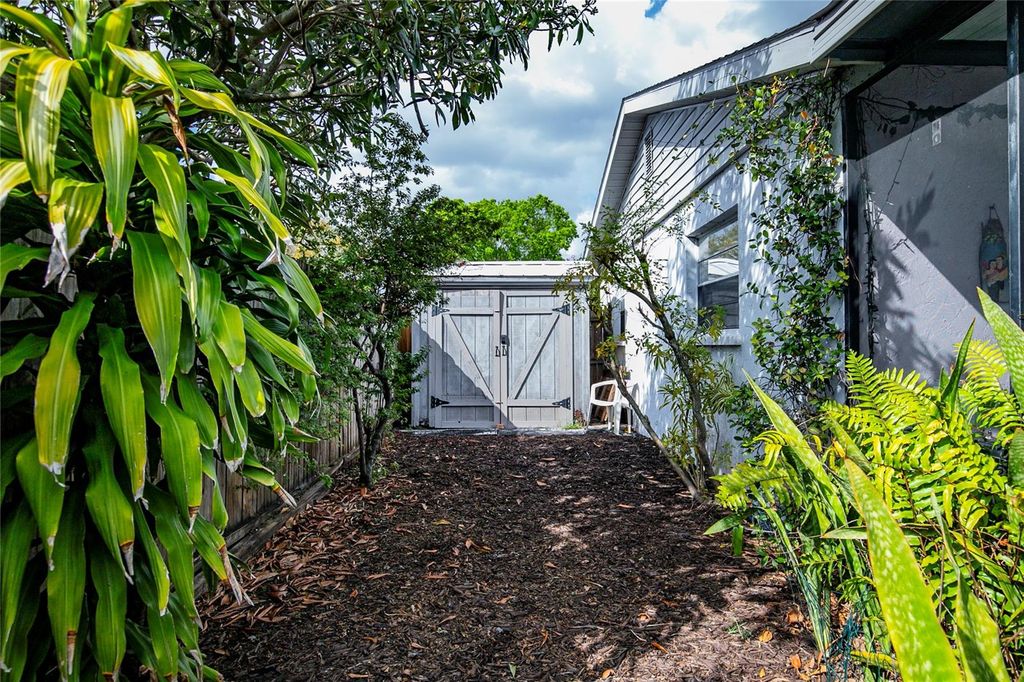 Image 23 of property listing at 1108 65TH AVENUE W, Bradenton, FL 34207