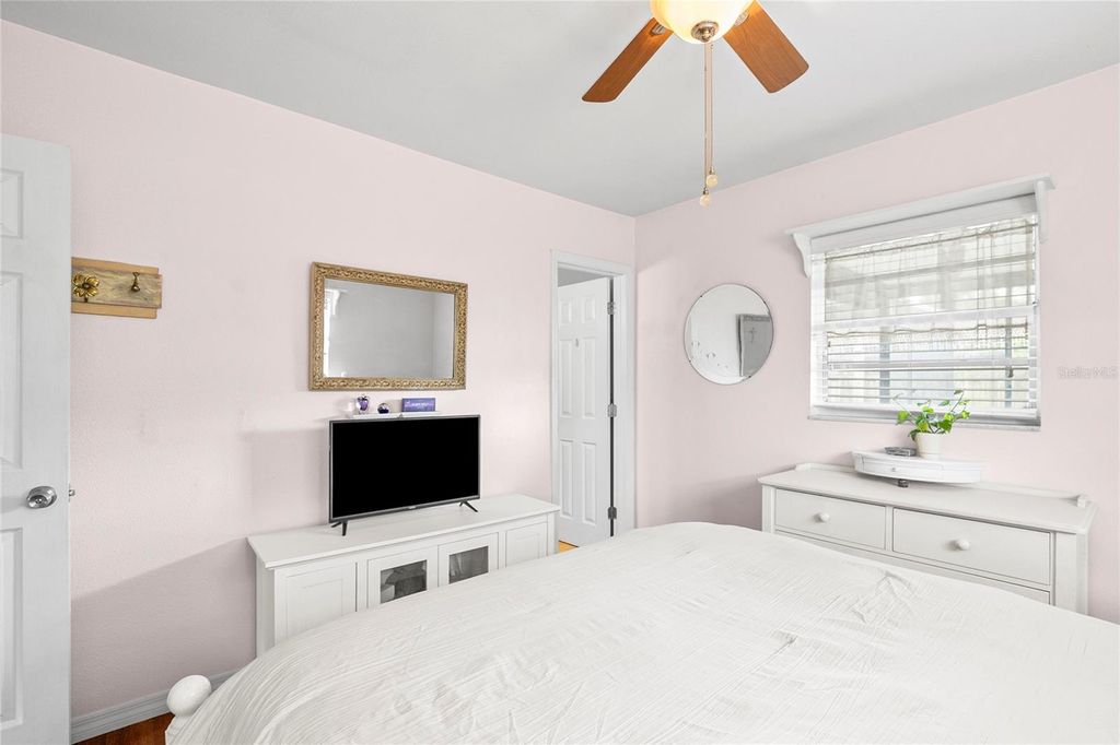 Image 10 of property listing at 1108 65TH AVENUE W, Bradenton, FL 34207