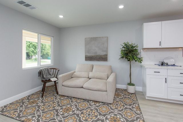 3360 Michigan Ave, Stockton, CA 95204