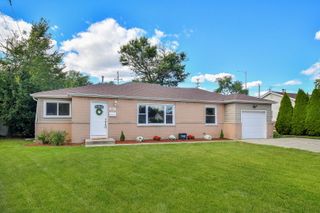 810 Cumberland Street, Hoffman Estates, IL 60169