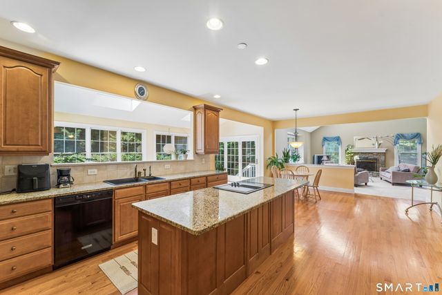 2 Pond View Drive, Newtown, CT 06470