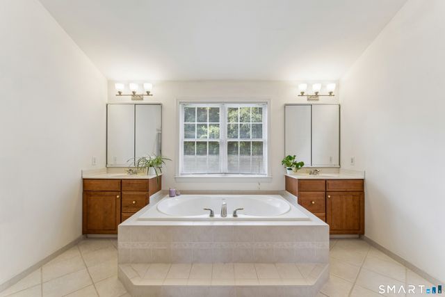 2 Pond View Drive, Newtown, CT 06470