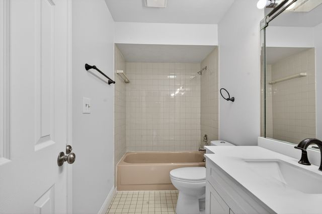 1 W Boulder Court 1B, Palos Hills, IL 60465