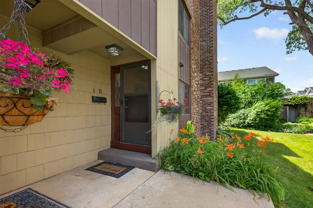 1 W Boulder Court 1B, Palos Hills, IL 60465