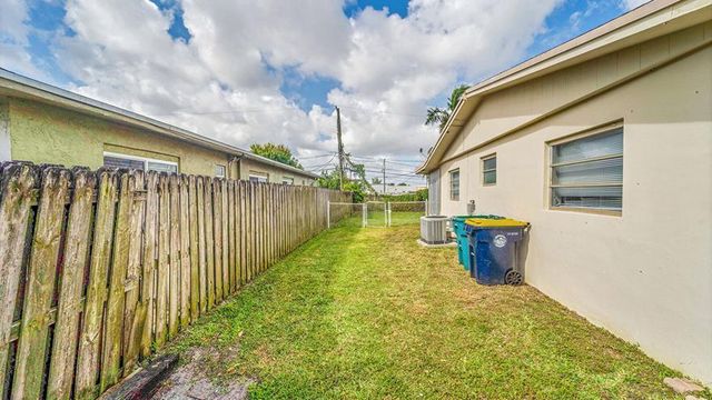 4681-4685 SW 43rd Terrace, Fort Lauderdale, FL 33314