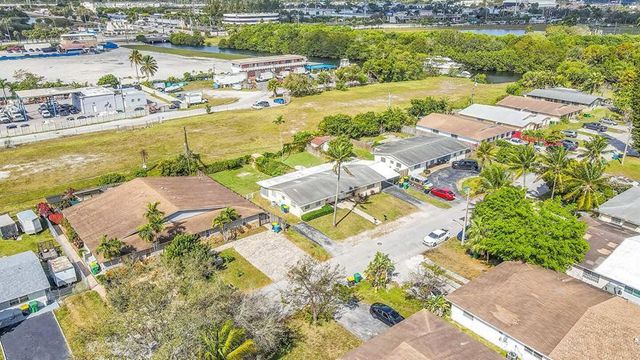 4681-4685 SW 43rd Terrace, Fort Lauderdale, FL 33314