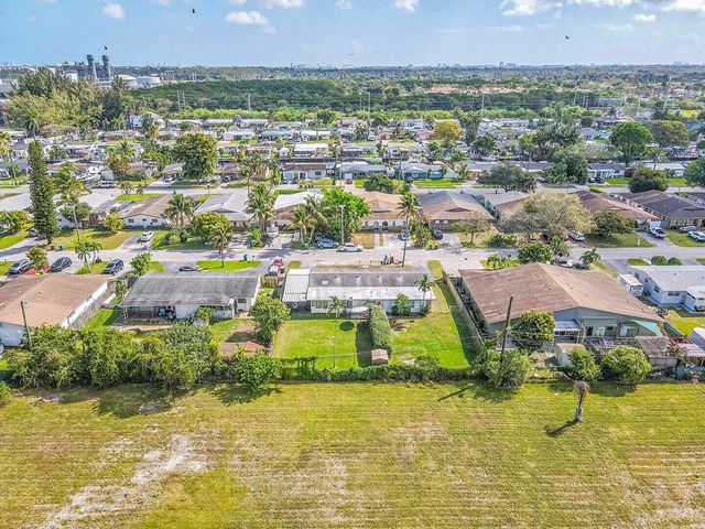 4681-4685 SW 43rd Terrace, Fort Lauderdale, FL 33314