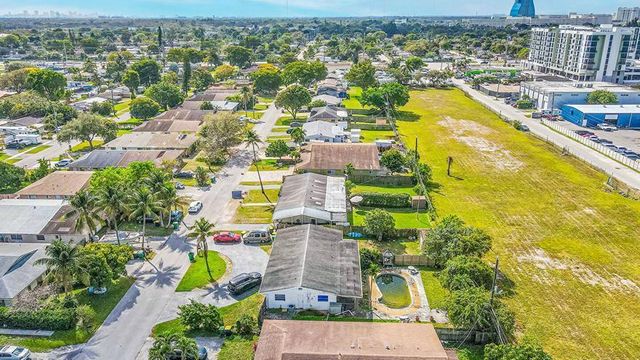 4681-4685 SW 43rd Terrace, Fort Lauderdale, FL 33314