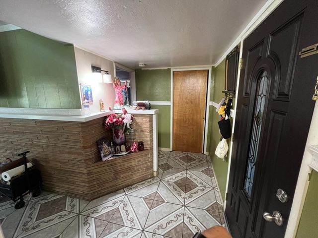 220 W Wayside Drive, Dinuba, CA 93618
