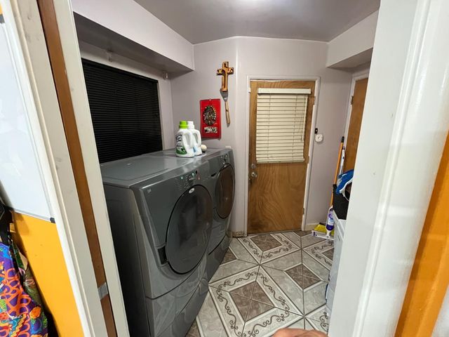 220 W Wayside Drive, Dinuba, CA 93618