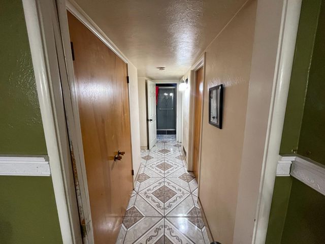 220 W Wayside Drive, Dinuba, CA 93618