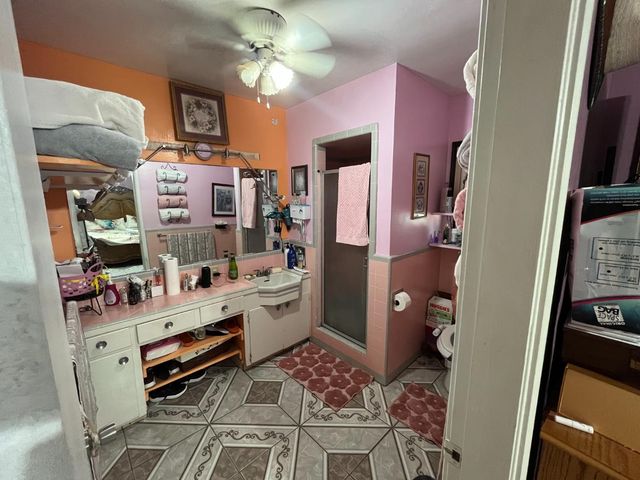 220 W Wayside Drive, Dinuba, CA 93618