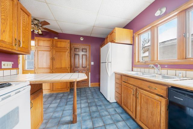 541 MT VERNON STREET, Oshkosh, WI 54901