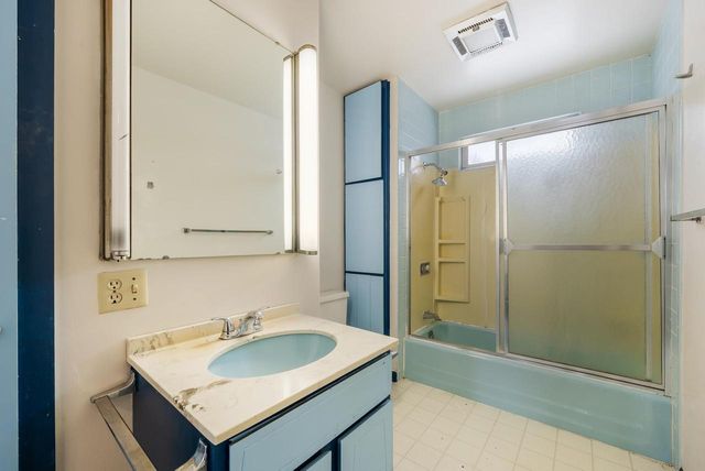 541 MT VERNON STREET, Oshkosh, WI 54901