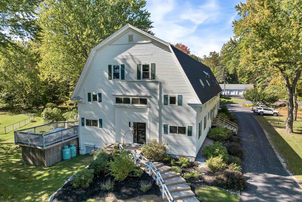 2 Farm House Ln Apt 7, Wolfeboro, NH 03894