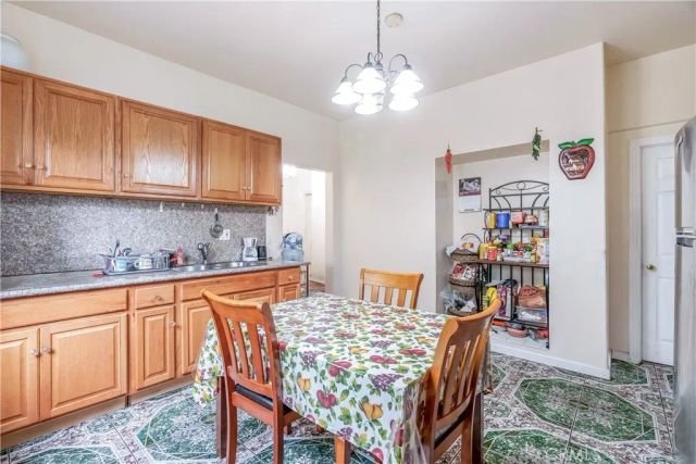 1340 W 25th, Los Angeles, CA 90007