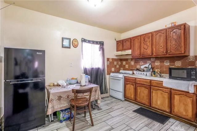 1340 W 25th, Los Angeles, CA 90007