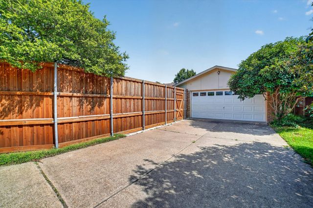 2713 Esquire Lane, Garland, TX 75044
