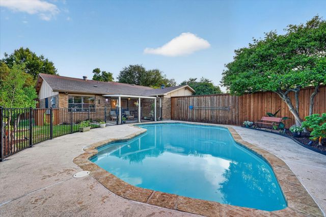 2713 Esquire Lane, Garland, TX 75044
