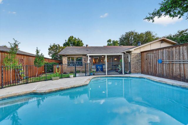 2713 Esquire Lane, Garland, TX 75044