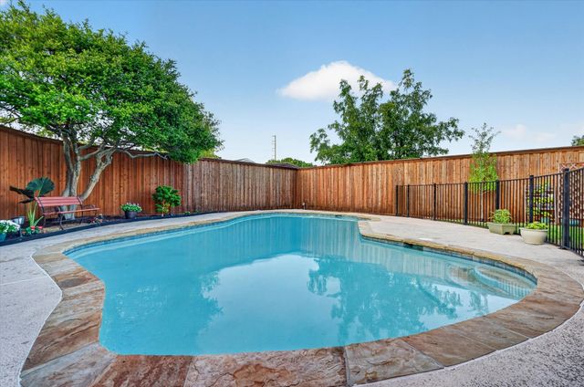 2713 Esquire Lane, Garland, TX 75044
