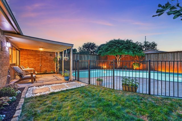 2713 Esquire Lane, Garland, TX 75044