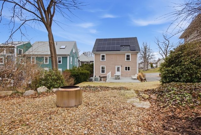 5 Pickett St, Beverly, MA 01915