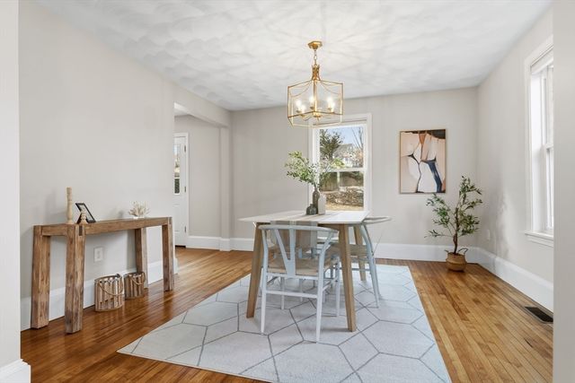 5 Pickett St, Beverly, MA 01915