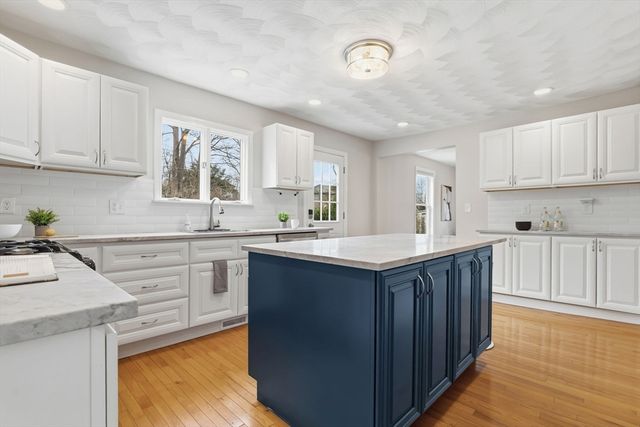 5 Pickett St, Beverly, MA 01915