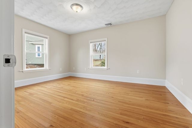 5 Pickett St, Beverly, MA 01915