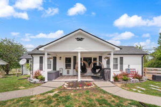 5600 Richmond Road, Irvine, KY 40336