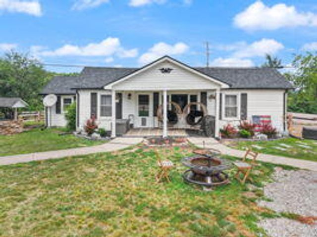 5600 Richmond Road, Irvine, KY 40336