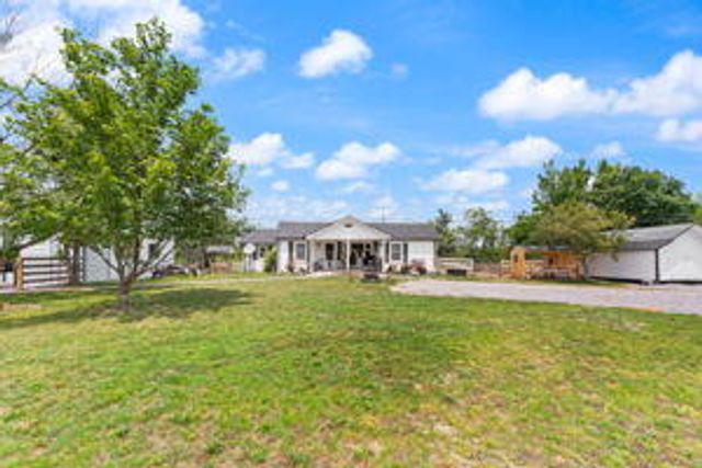 5600 Richmond Road, Irvine, KY 40336