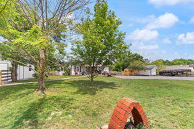 5600 Richmond Road, Irvine, KY 40336