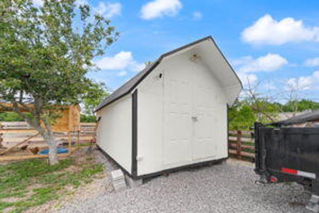 5600 Richmond Road, Irvine, KY 40336