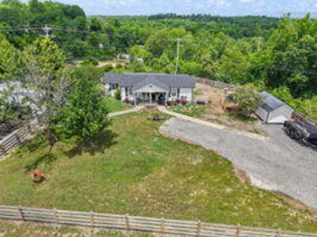 5600 Richmond Road, Irvine, KY 40336