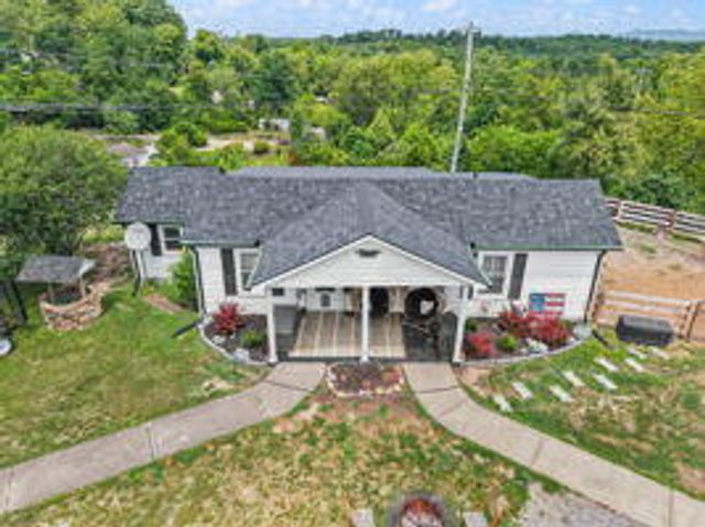 5600 Richmond Road, Irvine, KY 40336