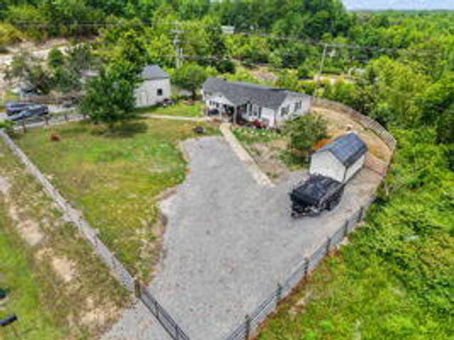 5600 Richmond Road, Irvine, KY 40336