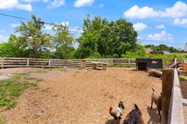 5600 Richmond Road, Irvine, KY 40336
