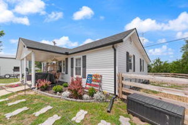 5600 Richmond Road, Irvine, KY 40336