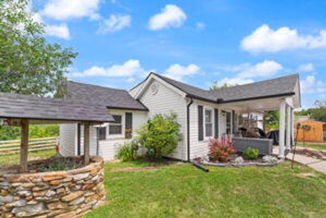 5600 Richmond Road, Irvine, KY 40336