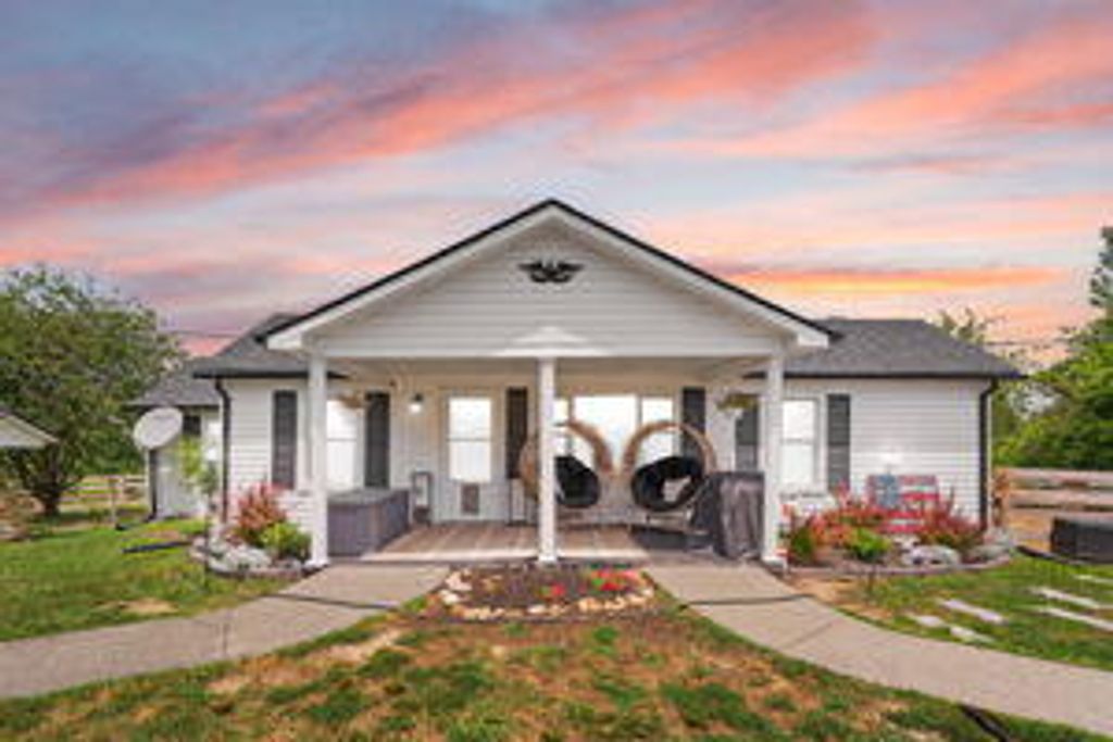 5600 Richmond Road, Irvine, KY 40336