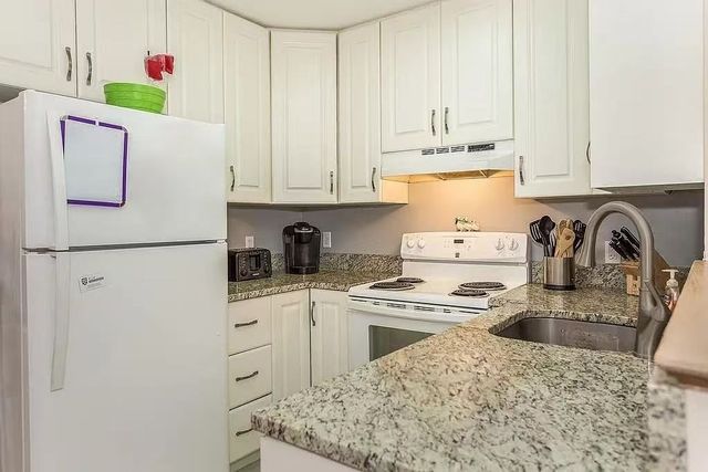 118 Burkhall St s, Weymouth, MA 02190