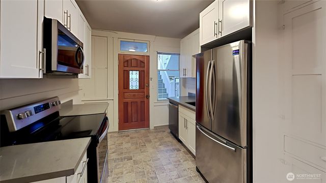 914 N 40th Street, Seattle, WA 98103