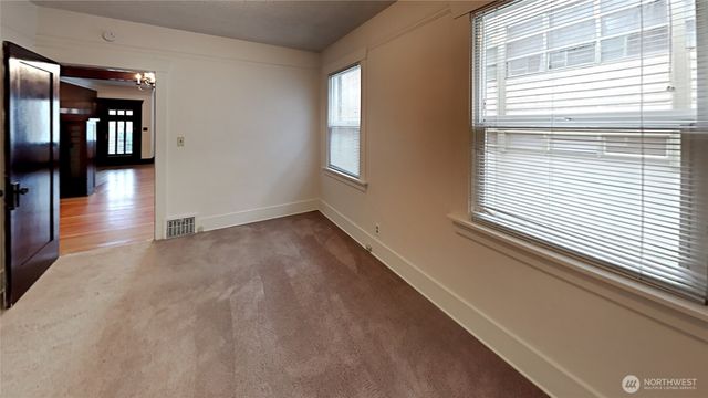 914 N 40th Street, Seattle, WA 98103