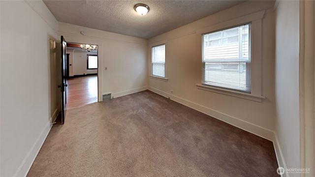 914 N 40th Street, Seattle, WA 98103