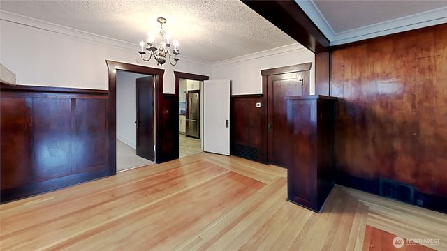 914 N 40th Street, Seattle, WA 98103