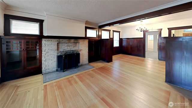 914 N 40th Street, Seattle, WA 98103