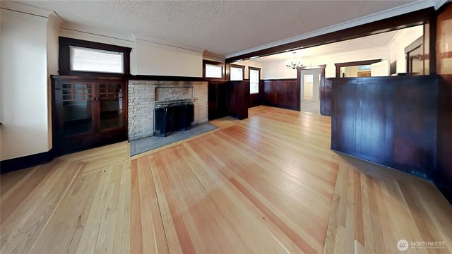 914 N 40th Street, Seattle, WA 98103